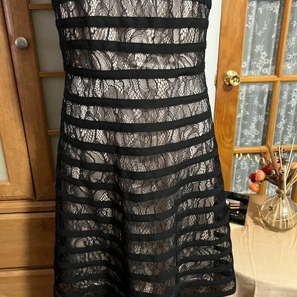 Adranna Papell Womens Black Lace Dress Size 12P Excellent condition. - Picture 7 of 15
